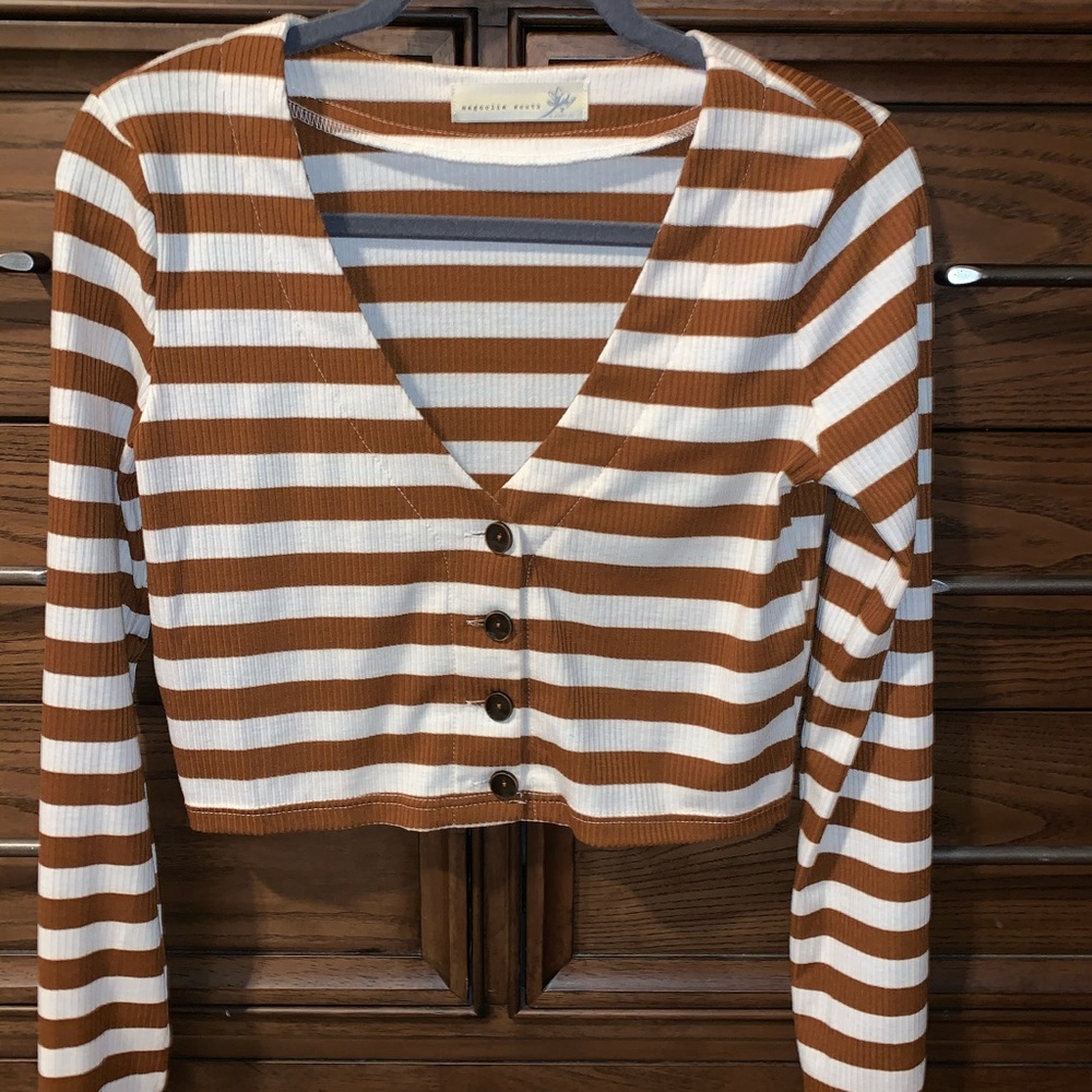 Cropped, striped top. Rust and white.